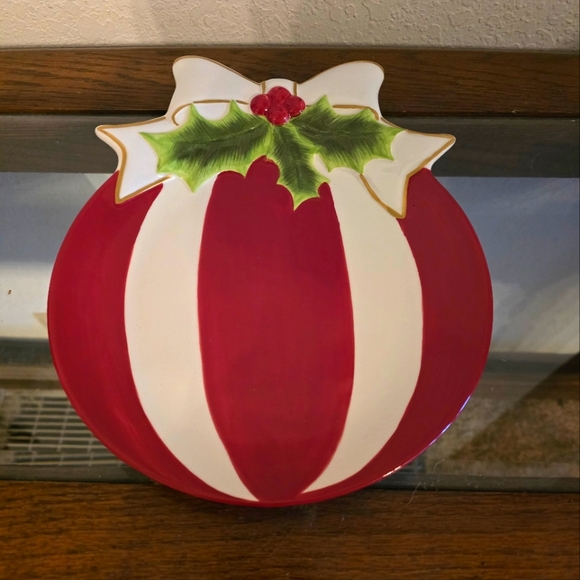 New Christmas Cookie Plate by St. Nicholas Square - Picture 1 of 7